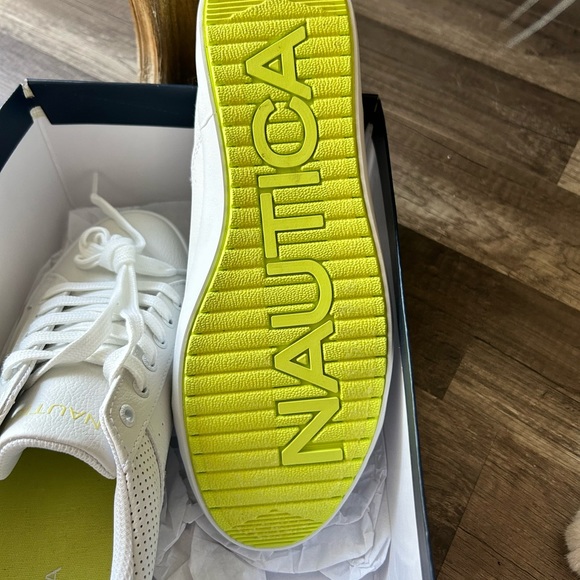 Nautica, brand new white faux leather lace up sneaker sz 8.5 - Picture 7 of 9